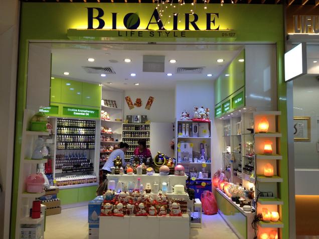 Sale counter at IMM Building #01-127 (Near Giant & taxi stand)